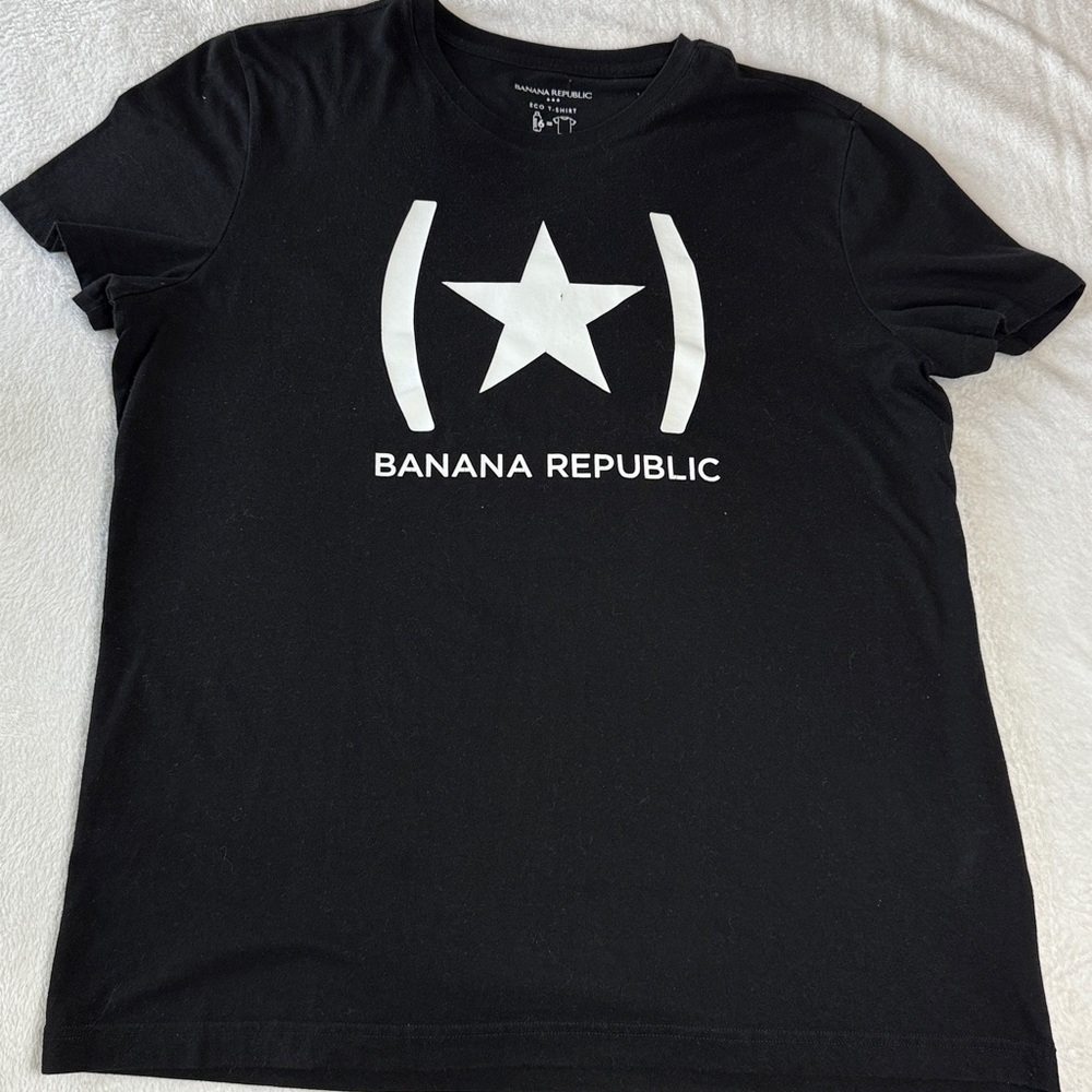 ▪️Banana Republic Tee w/ Star print